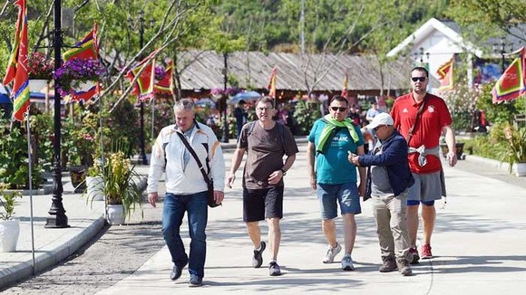 Nếu không cải thiện sản phẩm và dịch vụ, du lịch Việt Nam sẽ khó đạt mục tiêu đề ra ảnh 2