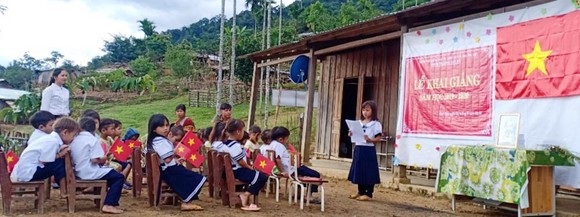 Lễ khai giảng đầy xúc động tại điểm trường miền núi Quảng Nam ảnh 1
