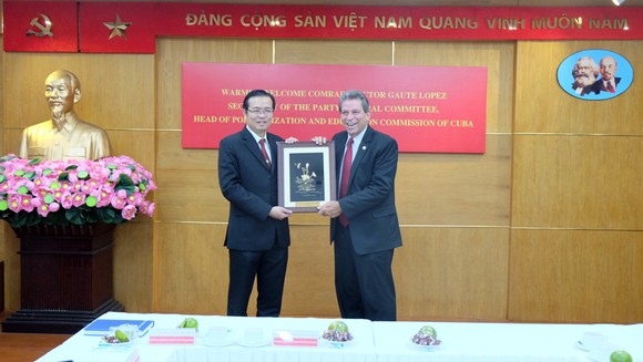 Ban Tuyên giáo Thành ủy TPHCM tiếp và làm việc với đoàn Ban Tư tưởng Trung ương Đảng Cộng sản Cuba ảnh 1