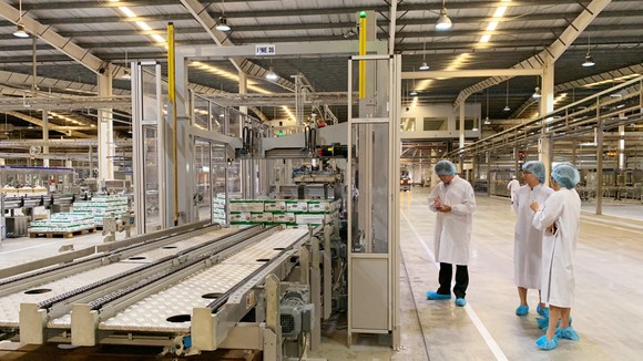 TPHCM tổ chức đoàn kiểm tra chất lượng sữa cung ứng cho học đường ảnh 2