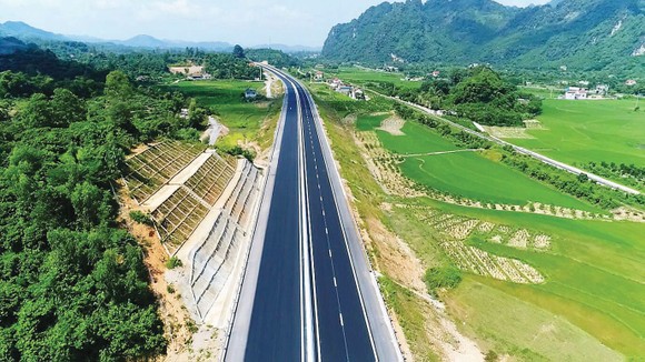 Quyết tâm thực hiện thắng lợi nhiệm vụ phát triển kinh tế - xã hội năm ảnh 1