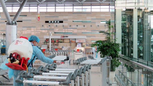Bố trí chỗ đậu riêng biệt cho máy bay đến từ các nước có dịch Covid-19 ảnh 2