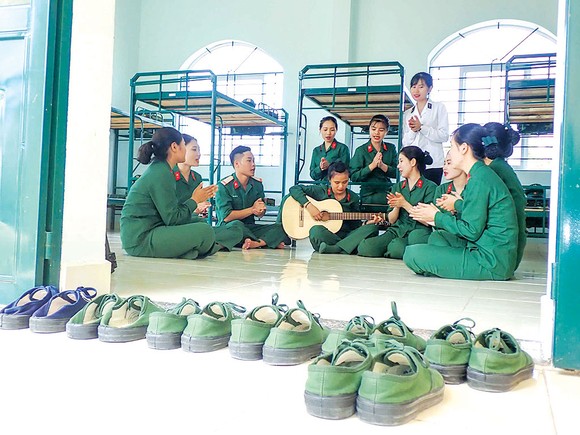 Một ngày của nữ tân binh ảnh 5