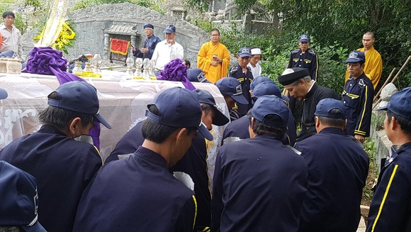 Sẻ chia yêu thương ảnh 1