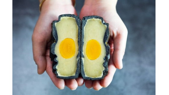 Bánh Trung Thu Than Tre Như Lan – Sức Hút Từ Vỏ Bánh Độc Lạ ảnh 3