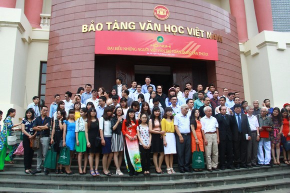 Nhà văn trẻ - vào hội để làm gì? ảnh 1