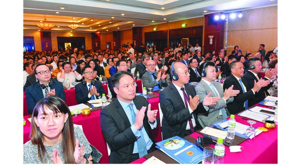 'Bà mối' dắt nhà đầu tư nước ngoài vào TPHCM ảnh 1