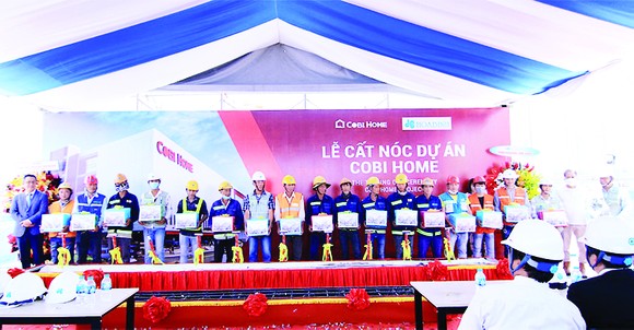 Cất nóc dự án Trung tâm thương mại Cobi Home ảnh 1