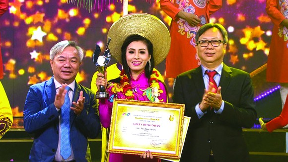Phía sau mạch ngầm cải lương lan tỏa ảnh 1