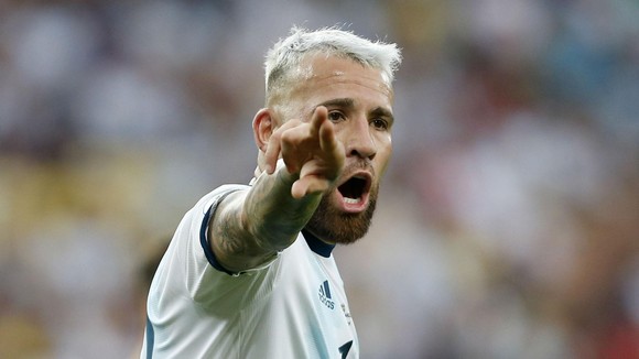 Otamendi thưởng thức trận Siêu kinh điển Argentina - Brazil ảnh 1