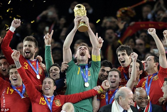 Iker Casillas tuyên bố giải nghệ ở tuổi 39 ảnh 2