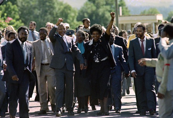 Nhà hoạt động chống chủ nghĩa phân biệt chủng tộc Winnie Madikizela-Mandela qua đời ảnh 1