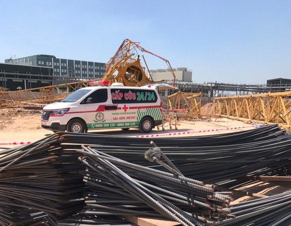 Sập cẩu tháp công trình, 3 người tử vong ảnh 1
