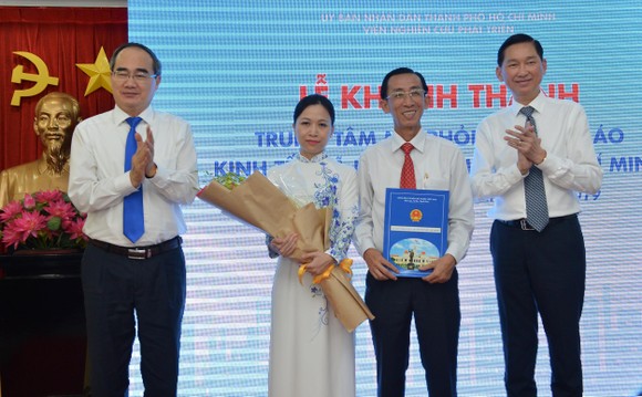 Bí thư Thành ủy TPHCM Nguyễn Thiện Nhân: Xây dựng đô thị thông minh để 'đoàn tàu TPHCM' tăng tốc ảnh 1