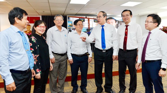 Bí thư Thành ủy TPHCM Nguyễn Thiện Nhân kêu gọi báo chí giám sát kết quả cải cách hành chính ảnh 1