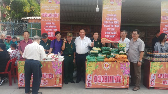 “Phiên chợ 0 đồng” cho những hộ nghèo, khó khăn ảnh 2