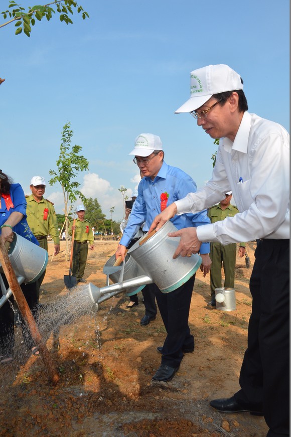 'Tết trồng cây đời đời nhớ ơn Bác Hồ', tổng vệ sinh môi trường và phát triển mảng xanh ảnh 3