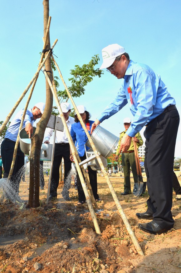 'Tết trồng cây đời đời nhớ ơn Bác Hồ', tổng vệ sinh môi trường và phát triển mảng xanh ảnh 1
