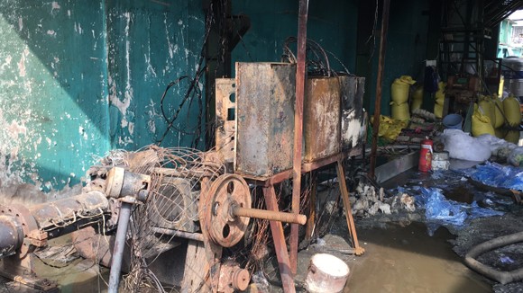 Cháy xưởng tái chế phế liệu vùng ven TPHCM ảnh 4