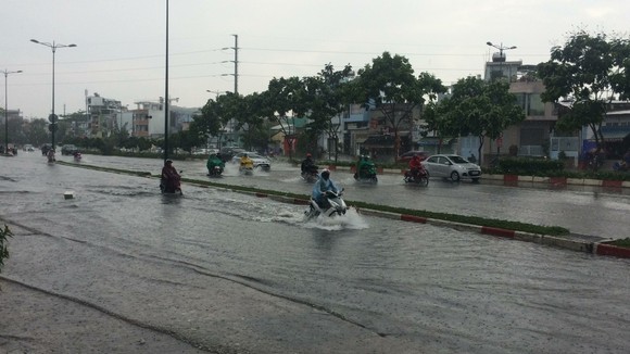 Một số khu vực tại TPHCM mưa lớn kèm theo giông trong ngày lễ 30-4 và 1-5 ảnh 2