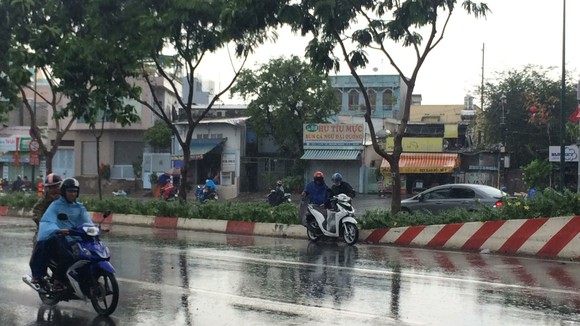Một số khu vực tại TPHCM mưa lớn kèm theo giông trong ngày lễ 30-4 và 1-5 ảnh 4