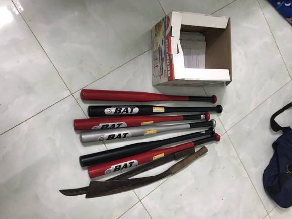 Nhóm 'giang hồ' bắt giữ 3 người bạn của con nợ để đòi 1 tỷ đồng ảnh 1