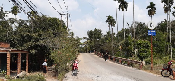 Thứ trưởng Bộ Công an tới hiện trường nơi công an vây bắt kẻ nổ súng ở Củ Chi ảnh 17