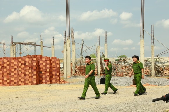 Khởi tố, bắt tạm giam giám đốc đơn vị thi công trong vụ sập tường công trình khiến 10 người tử vong ảnh 2
