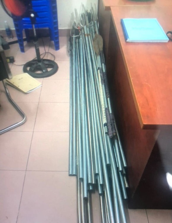 Tạm giữ 34 đối tượng trong vụ 'băng áo cam' đập phá quán nhậu ở quận Bình Tân ảnh 4
