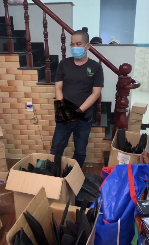 Phát hiện kho vũ khí, công cụ hỗ trợ ở vùng ven TPHCM ảnh 1