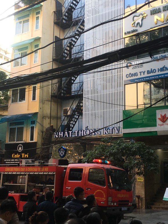 Cháy lớn tại quán karaoke trên phố Thi Sách ảnh 2