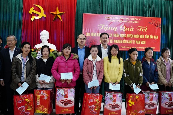 Đồng chí Nguyễn Thiện Nhân thăm và tặng quà tại tỉnh Bắc Kạn nhân dịp Xuân Canh Tý ảnh 10