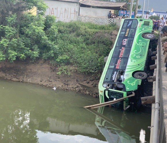 Tạm giam lái xe khách buồn ngủ gây tai nạn nghiêm trọng ảnh 1