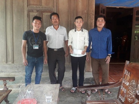 Học sinh lớp 12 dũng cảm cứu 2 người thoát lũ dữ ảnh 1