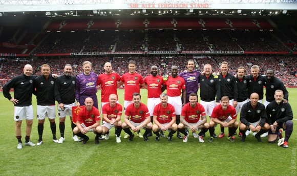 Đè bẹp Huyền thoại Bayern 5-0: Huyền thoại Manchester United được yêu cầu về đá… Premier League ảnh 1
