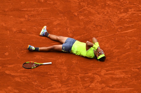 Roland Garros: Nadal vẫn là “Vua sân đất nện”, thắng danh hiệu thứ 12 ảnh 1
