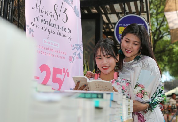 Ngày 8-3 đặc biệt của VĐV điền kinh TPHCM ảnh 5