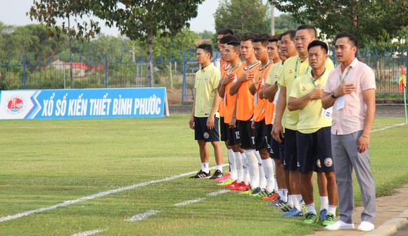 Thua hai trận liền, ghế của HLV Nguyễn Đức Thắng bắt đầu lung lay. ảnh 2