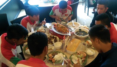 Kết quả hình ảnh cho bữa ăn ở HAGL