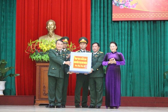 Chủ tịch Quốc hội Nguyễn Thị Kim Ngân thăm, chúc Tết cán bộ, chiến sĩ Bộ Chỉ huy Quân sự tỉnh Đắk Lắk ảnh 2