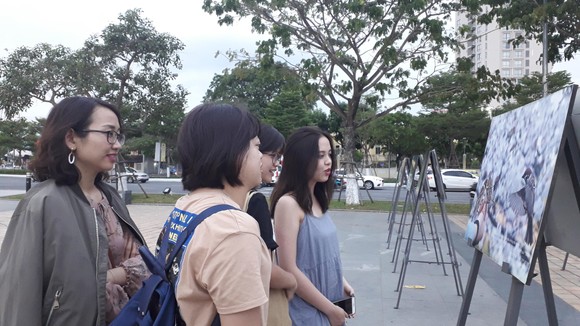 Đà Nẵng: Triển lãm ảnh gây quỹ cho bệnh nhân ung thư ảnh 1
