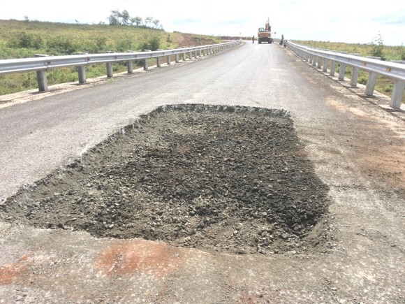 Sửa chữa con đường gần trăm tỷ nát bét “gây dư luận không tốt” ảnh 3