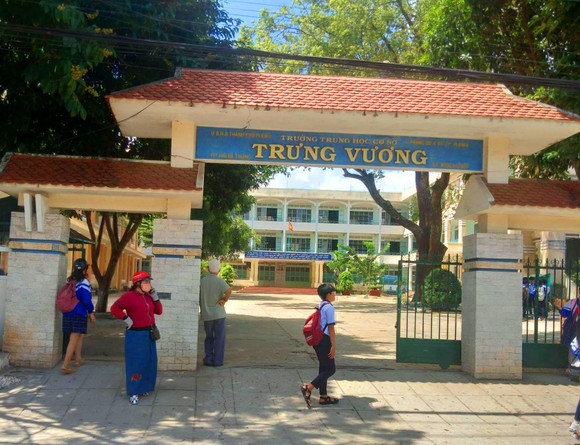 Chủ tịch TP Pleiku xin lỗi phụ huynh và học sinh sau sự cố lộ đề thi ảnh 1