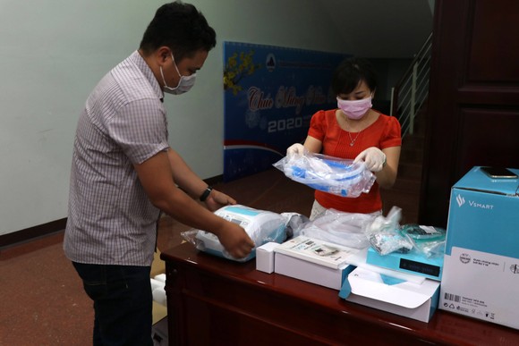 Đà Nẵng tiếp nhận hơn 23 tỷ đồng tiền và hiện vật hỗ trợ phòng, chống dịch Covid-19 ảnh 1