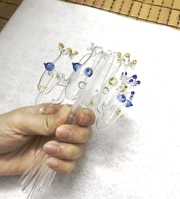 Công khai mua bán dụng cụ sử dụng ma túy ảnh 1