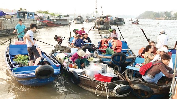 Tây ăn tết ta ảnh 2