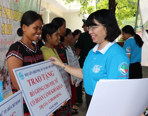 Xây giếng nước, nhà vệ sinh cho người dân vùng biên giới ảnh 3