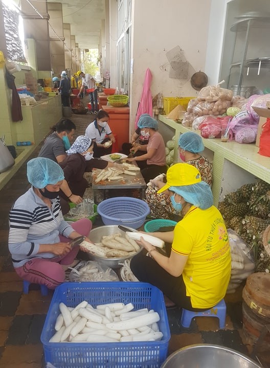 Hơn 90.000 bữa cơm yêu thương giúp người nghèo vượt qua dịch Covid-19 ảnh 4