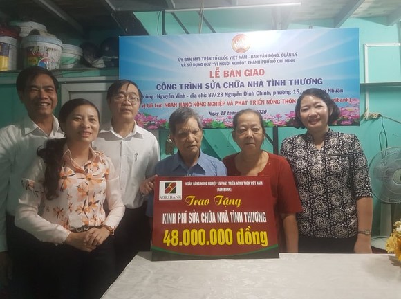 Bàn giao 4 công trình sửa chữa nhà tình thương cho hộ nghèo ảnh 2