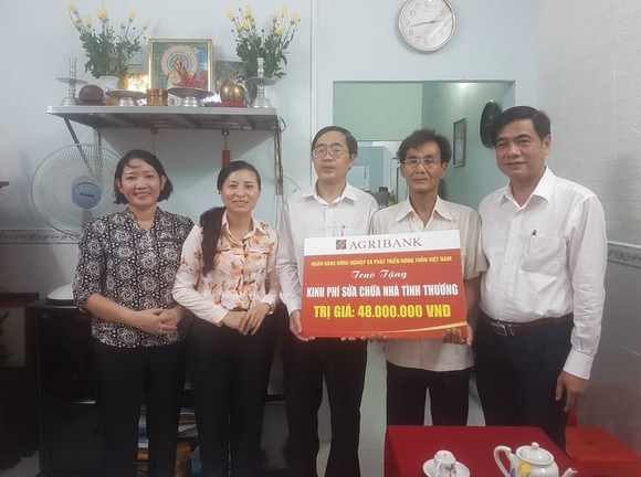Bàn giao 4 công trình sửa chữa nhà tình thương cho hộ nghèo ảnh 3